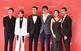 向佐红毯盛典,小牌大耍的星光之旅