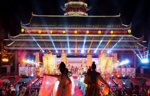 沉浸式体验仙富村百万级烟花秀