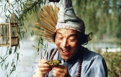 91岁游本昌秒变济公，敲钟送祝福——传承文化，传递温暖