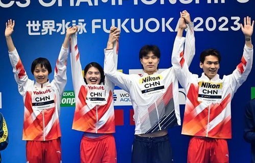 中国游泳队再创辉煌，斩获7金4银1铜的荣耀时刻