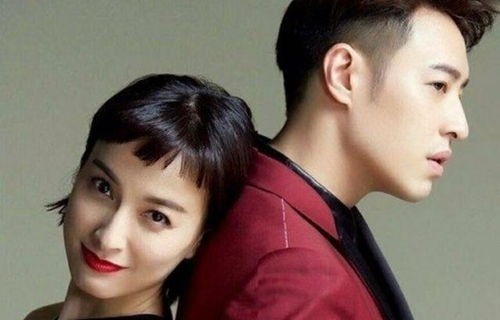 杨采钰与男友街头亲吻，爱情甜蜜的瞬间