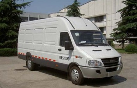 依维柯全封闭厢式货车(依维柯全封闭厢式货车价格表)