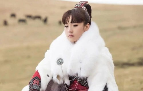 张婧仪，演绎海的女儿的魅力之旅