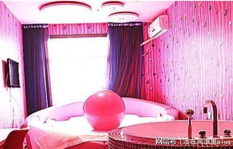 情侣酒店之旅，三日狼藉的浪漫与挑战