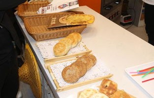 锅盔叔叔的奋斗之路，从平凡到红火的睡眠挑战