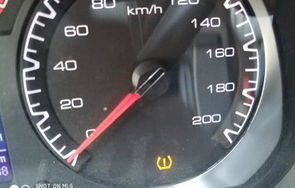 发动机故障标志亮灯(发动机故障标志亮灯涡轮增压不足)