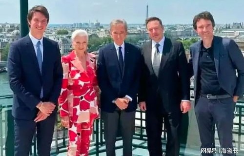 马斯克母亲唐装拜年，传统与科技的完美融合