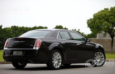 克莱斯勒300c多少钱一辆(克莱斯勒300c多少钱一辆2003)