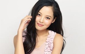 辛芷蕾红色眼妆，妩媚张扬的魅力展现