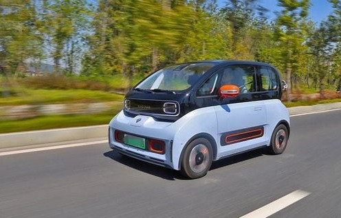 纯电动汽车排名及价格(纯电动汽车排名及价格一览适合女生)