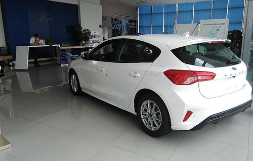 福特福克斯2020款两厢(福特福克斯2020款两厢多少钱)