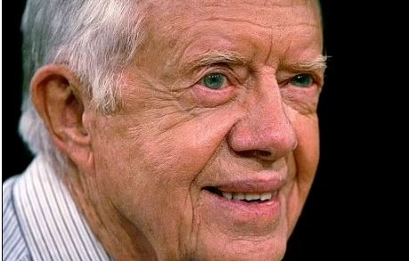 美国百岁前总统卡特投票支持哈里斯，历史交汇的时刻