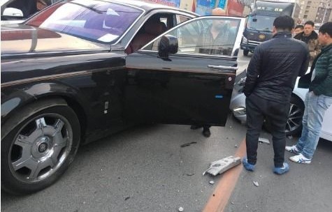 劳斯莱斯汽车价格(劳斯莱斯汽车价格及图片小金人)