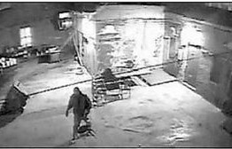 纽约东北菜馆遭遇抢劫事件，英勇店员与劫匪的激烈对决