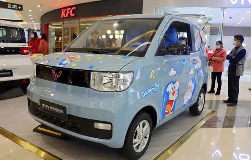 五菱mini价格一览表(五菱宏光mini女士款)