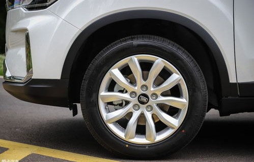 奔腾t33(奔腾t33轮胎尺寸)