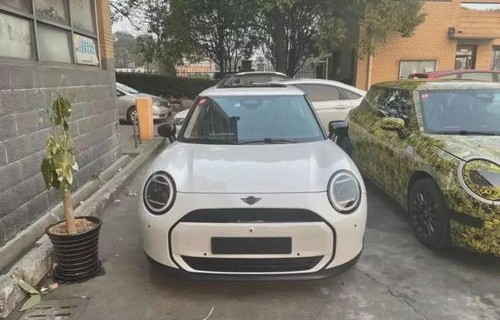 宝马mini报价及图片(宝马mini报价及图片2023款)