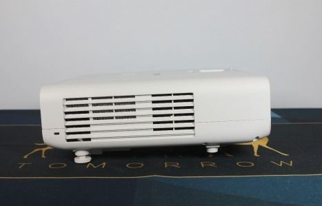 激光投影机的优缺点(激光投影仪哪个品牌最好)