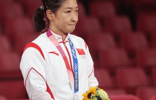 王曼昱因家庭原因遗憾退赛