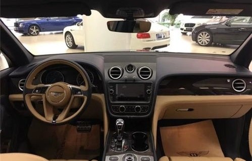 宾利2030万的车(宾利260万)