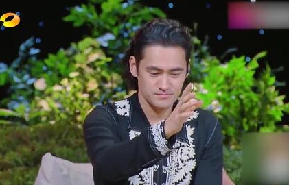 杨迪与古力娜扎的舞台魅力,劲歌热舞的瞬间与未竟之吻