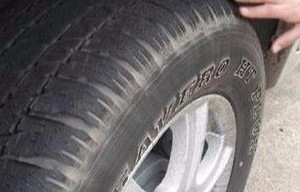 轮胎一次换4个还是2个(轮胎一次换4个还是2个 影响舒适性吗)