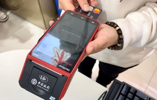 情侣善举背后的黄金故事——老人手机免密支付温暖事件