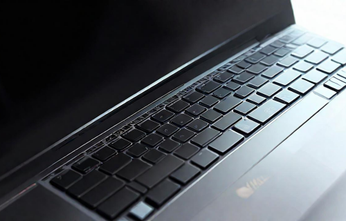 笔记本电源键亮但黑屏（笔记本电源键亮但黑屏而且按没有用）