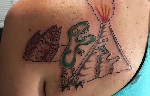 男子文身六年，遭遇困境决定洗去印记