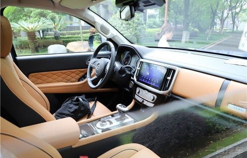 68岁港星定居内地,月入十八万,开启新生活篇章