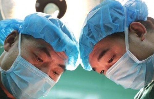 青春之痛——18岁女孩关煤气意外爆炸，面临植皮手术