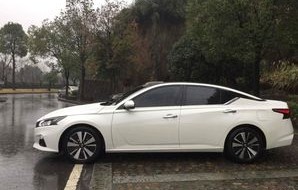 丰田天籁报价及图片(丰田天籁报价及图片)