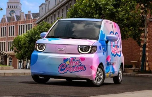 qq车最新女款自动挡(小型燃油车女士自动挡)