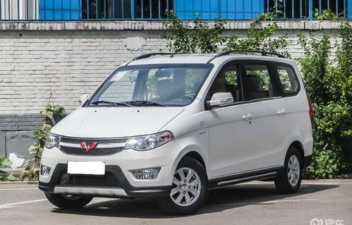 五菱宏光s七座价格及图片(五菱库存新车2万左右)