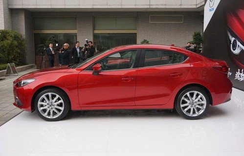 长安马自达3昂克赛拉价格(长安马自达3昂克赛拉价格及图片)