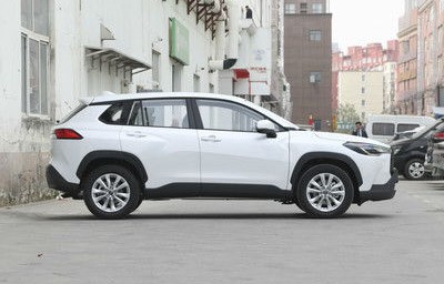 卡罗拉锐放2023款报价及图片(卡罗拉锐放2023款报价及图片参数)