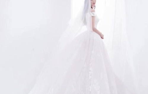 张馨予身披1斤金冠，演绎荧屏传奇