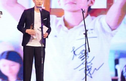 金扫帚奖提名揭晓，沈腾与向佐入围，谁将摘得桂冠？