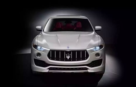 24岁女生指甲长出独特玛莎拉蒂标志的神秘故事