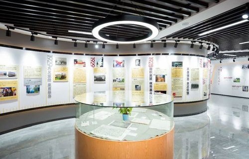 黄子韬颜值遭遇海关卡关风波，网友的爆笑调侃与背后的故事