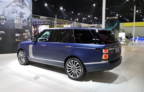 800多万的路虎揽胜图片(80万路虎车图片)