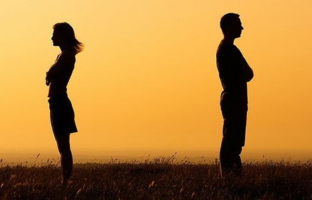 大学生情侣分手，诉女方返还60万，情感与金钱的交织