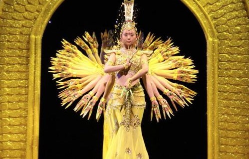 千手观音邰丽华重返春晚,二十年后的再聚首