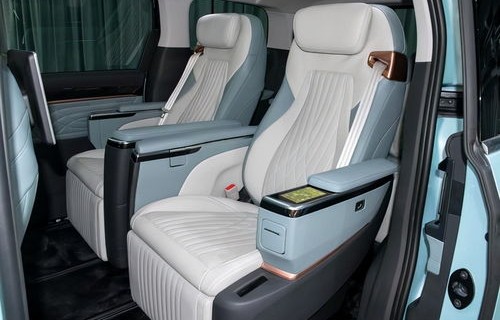 上汽大通9九座商务车图片(上汽大通9九座商务车图片 面包车)