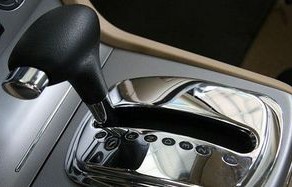 自动挡的车怎么开(自动挡的车怎么开油耗低)