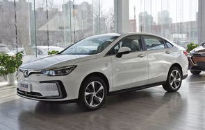 北汽新能源eu5价格及图片(北汽新能源汽车eu5r550价格)