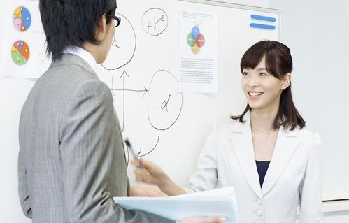 职场情途，短剧中的职场与情感交织