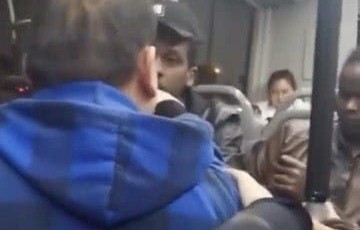 女子遭遇外籍男子不当搂抱骚扰事件，警惕公共场所的性骚扰行为