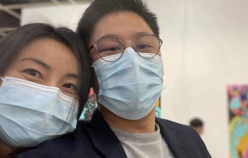 网红彩虹夫妇,五年四胎的传奇与封肚的背后