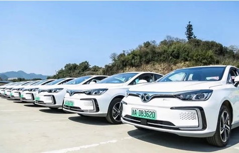 北汽新能源汽车(北汽新能源汽车车玻璃冬天怎么去雾)